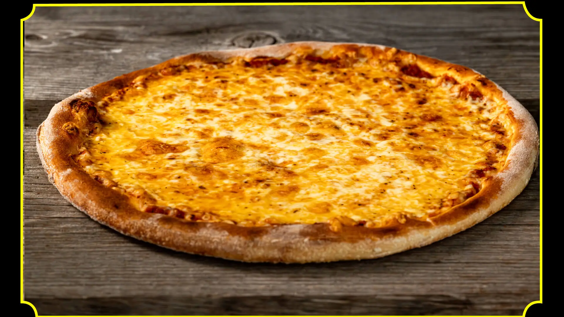 Pizza Salami mit w&uuml;rziger Salami und geschmolzenem K&auml;se bei STAREN KEBAB auf Mallorca