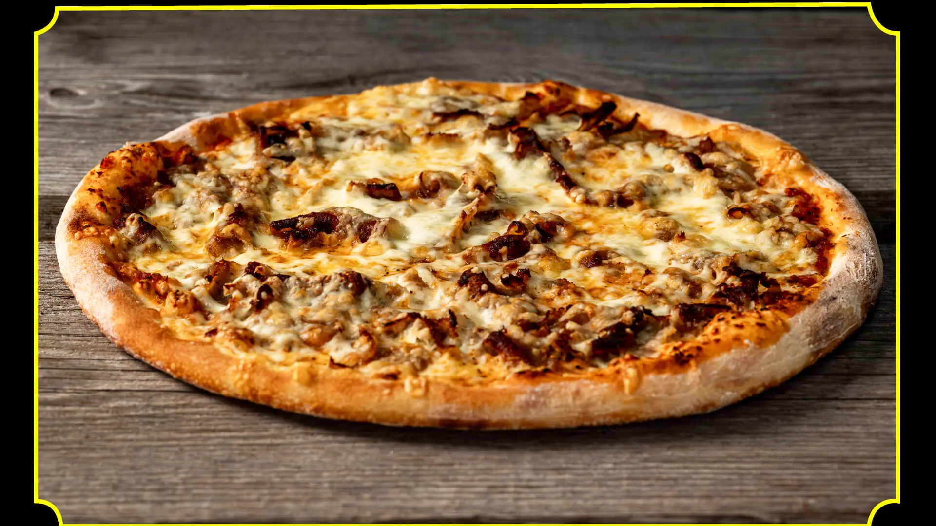 Pizza Sucuk mit t&uuml;rkischer Knoblauchwurst und K&auml;se bei STAREN KEBAB in Santa Pon�a