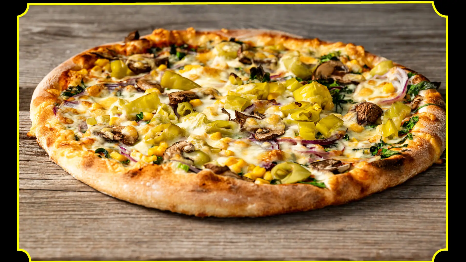 Vegetarische Pizza mit frischem Gem&uuml;se und K&auml;se bei STAREN KEBAB in Santa Pon�a auf Mallorca